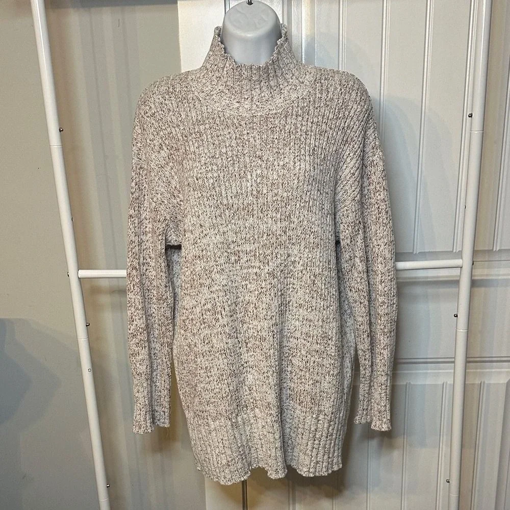 Free‎ People Beach Size Medium Cozy Beige Knit Turtleneck Sweater